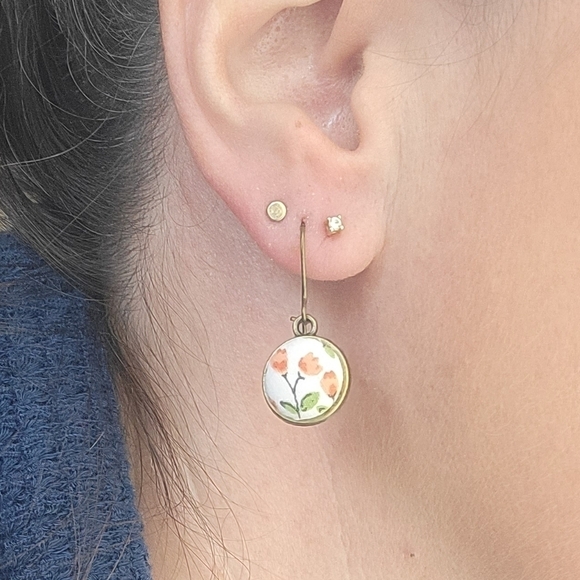 New Handmade | Vintage Floral Upcycled Fabric Button Earwire Dangle Earrings - Picture 3 of 3